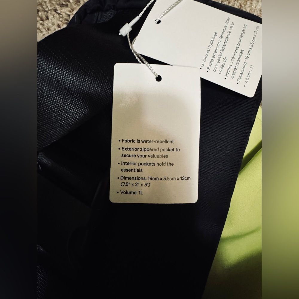 Lululemon Everywhere Belt Bag *Crinkle Nylon 1L Black - Picture 10 of 10